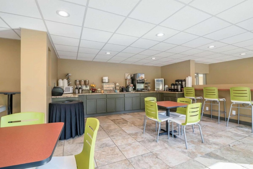 Econo Lodge Inn & Suites Binghamton Image 18