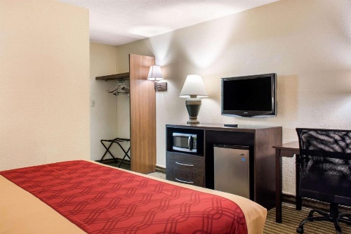 Econo Lodge Inn & Suites Binghamton image 24