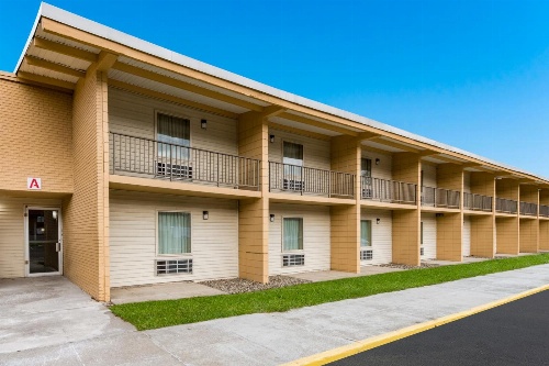 Econo Lodge Inn & Suites Binghamton image 3