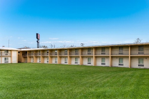 Econo Lodge Inn & Suites Binghamton image 5