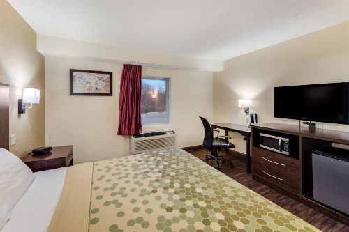 Econo Lodge Inn & Suites Binghamton image 7