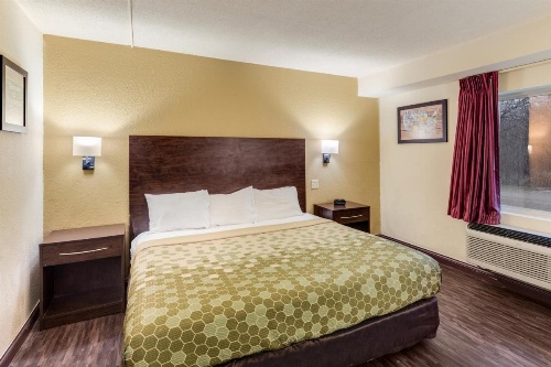 Econo Lodge Inn & Suites Binghamton image 9